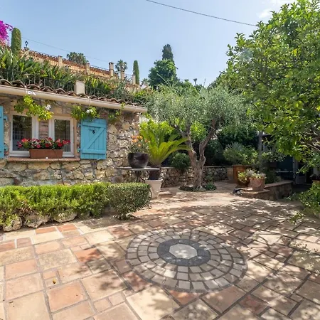 Superb With Swimming Pool & Sauna Villa *