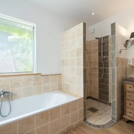 Superb With Swimming Pool & Sauna