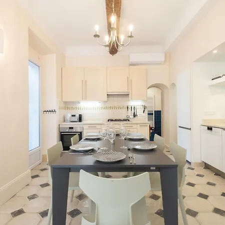 Superb With Swimming Pool & Sauna Villa *