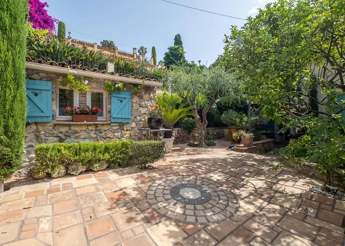Superb With Swimming Pool & Sauna Villa *