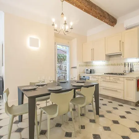 Superb With Swimming Pool & Sauna Канны