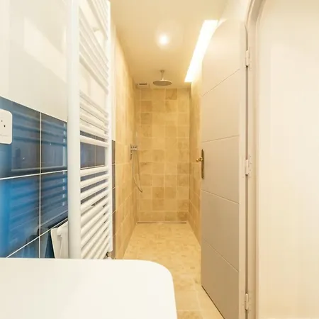 Superb With Swimming Pool & Sauna Канны